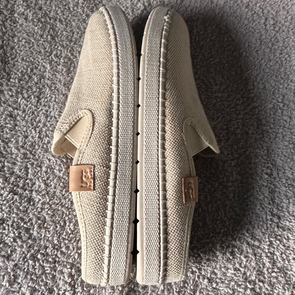 UGG Women’s Delu Sneakers - Picture 10 of 11